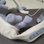 Customer sharing their experience with the white Vixaon Aura Deep Relief Massager.